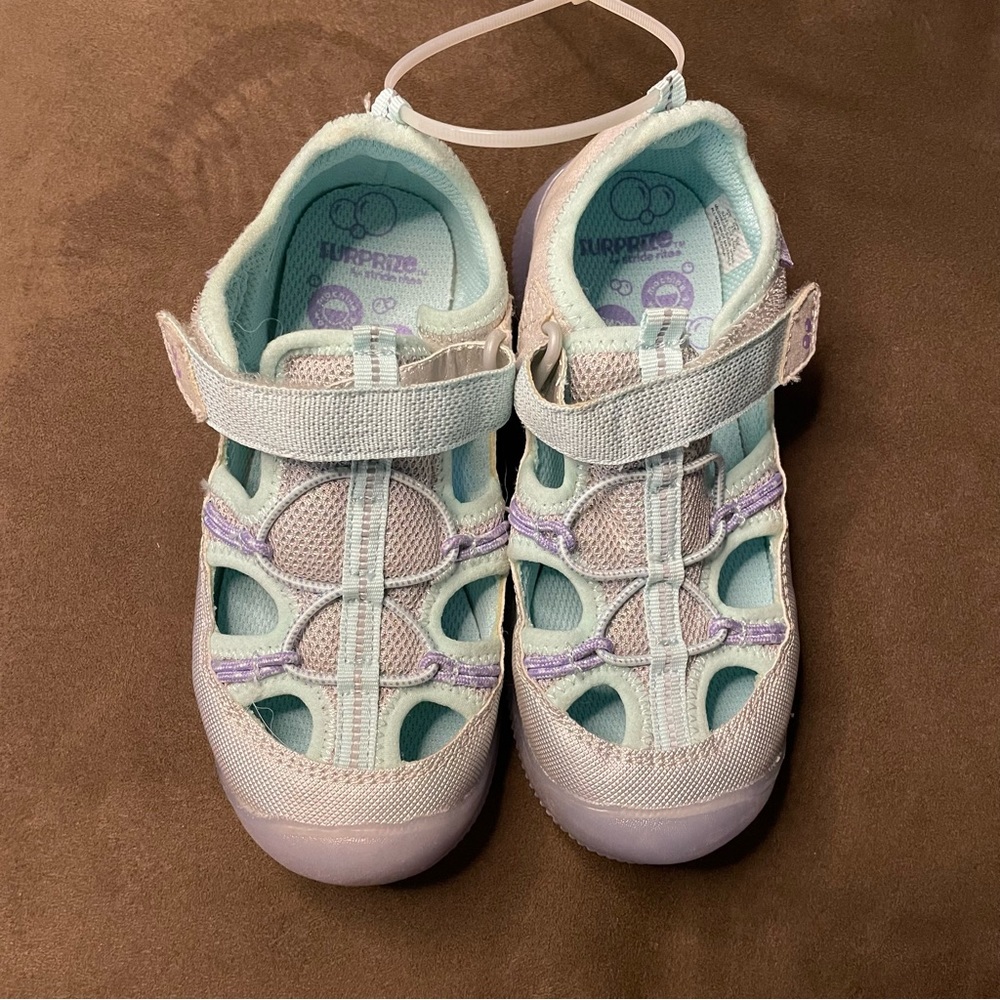 NWOT Stride Rite “June” Light Up LED Girls Velcro Sandals Shoes size 11